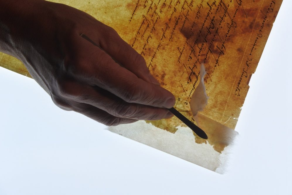 Comblement des lacunes sur table lumineuse